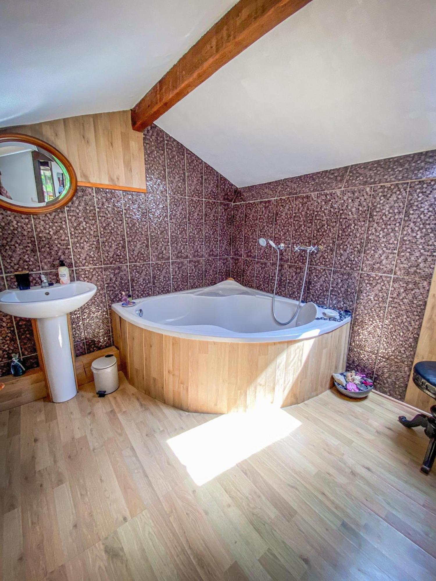 Ryokan Lankana Exideuil-sur-Vienne Εξωτερικό φωτογραφία