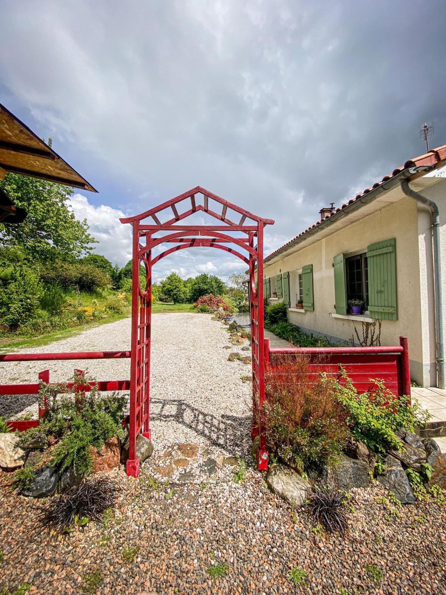 Ryokan Lankana Exideuil-sur-Vienne Εξωτερικό φωτογραφία